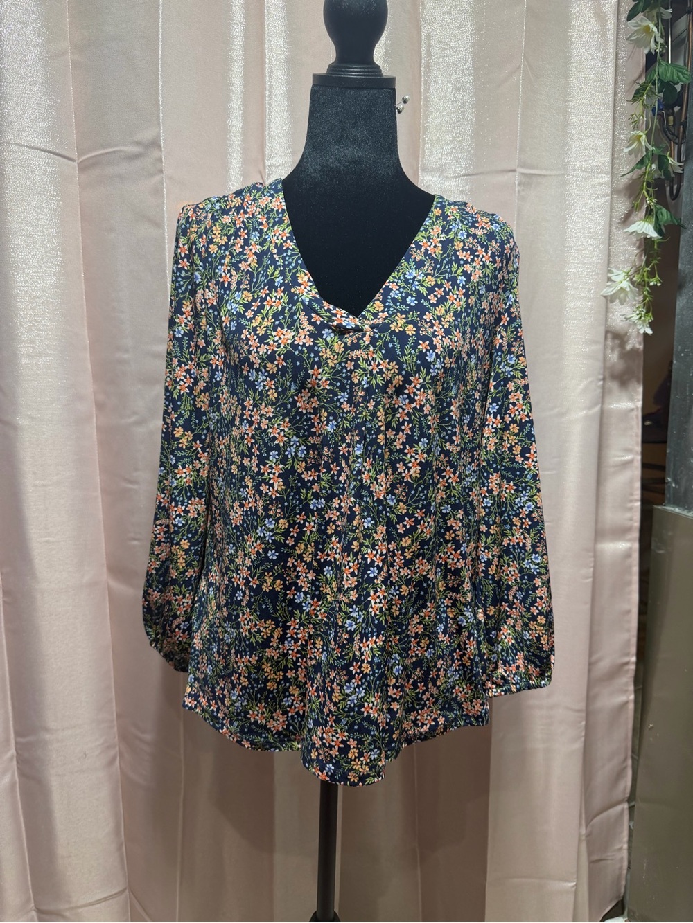 Vince Camuto Navy Floral V-Neck Long Sleeve Blouse